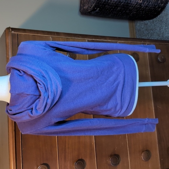 PINK Victoria's Secret Hooded Sweatshirt - Picture 5 of 11